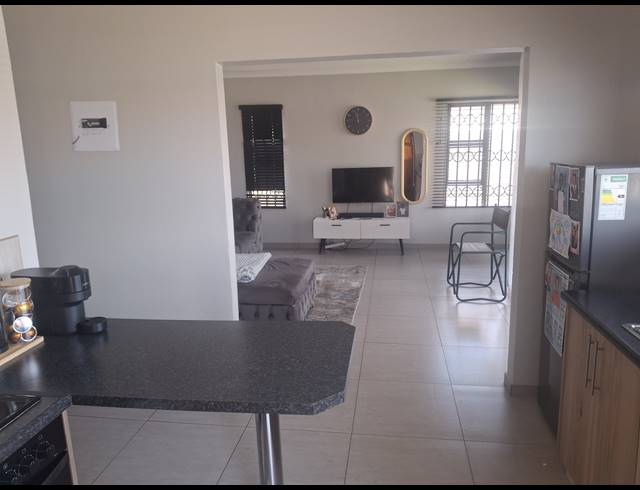 2 BEDROOM FREEHOLD FOR SALE IN DAWN PARK